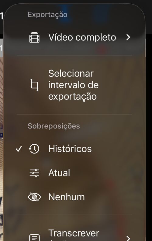 Menu Mais da reprodução de vídeo com a entrada Transcrever áudio abaixo das seções de exportação e sobreposições