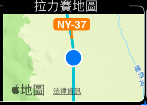 拉力賽地圖儀表以行進方向朝上跟隨位置，可見路線與一個里程標槳形標記