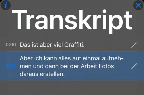 Transkript-Panel mit einer Zeile pro Satz samt Zeitstempel und hervorgehobener aktueller Zeile