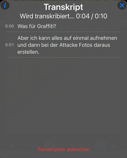 Laufende Transkription: erkannte Zeilen erscheinen im Panel, der Fortschritt steht neben der Videolänge, unten die Aktion Transkription abbrechen