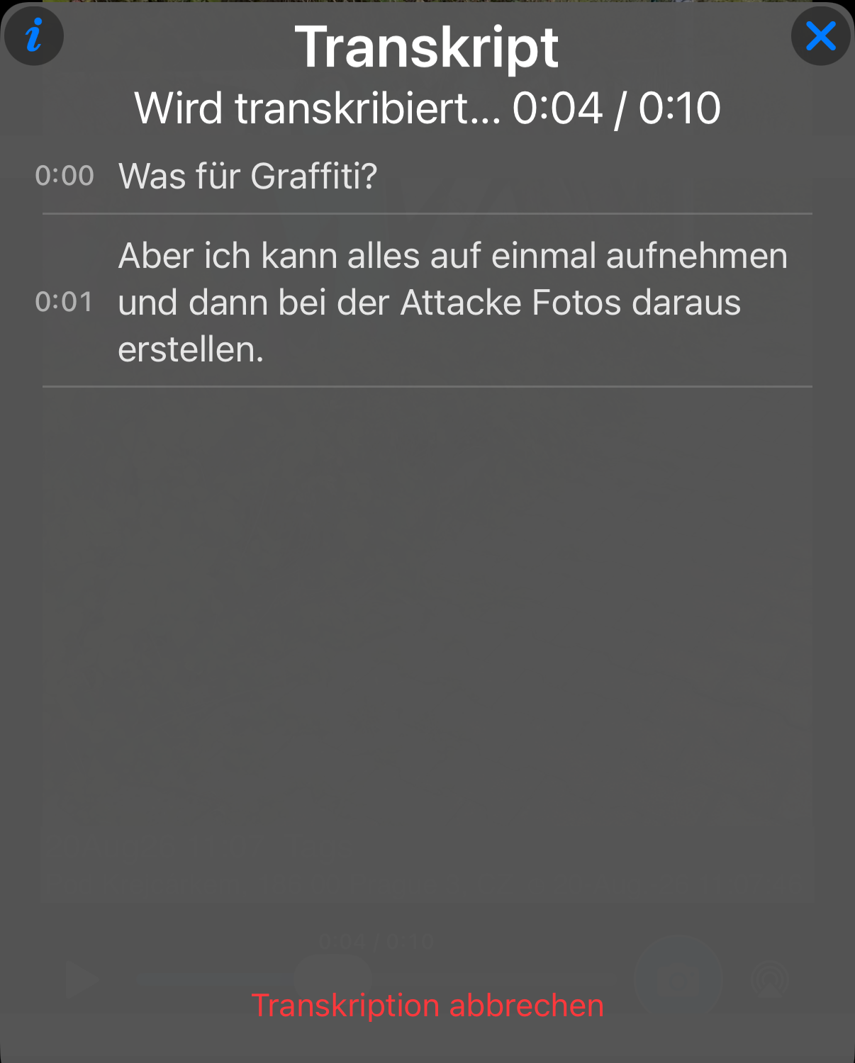 Laufende Transkription: erkannte Zeilen erscheinen im Panel, der Fortschritt steht neben der Videolänge, unten die Aktion Transkription abbrechen