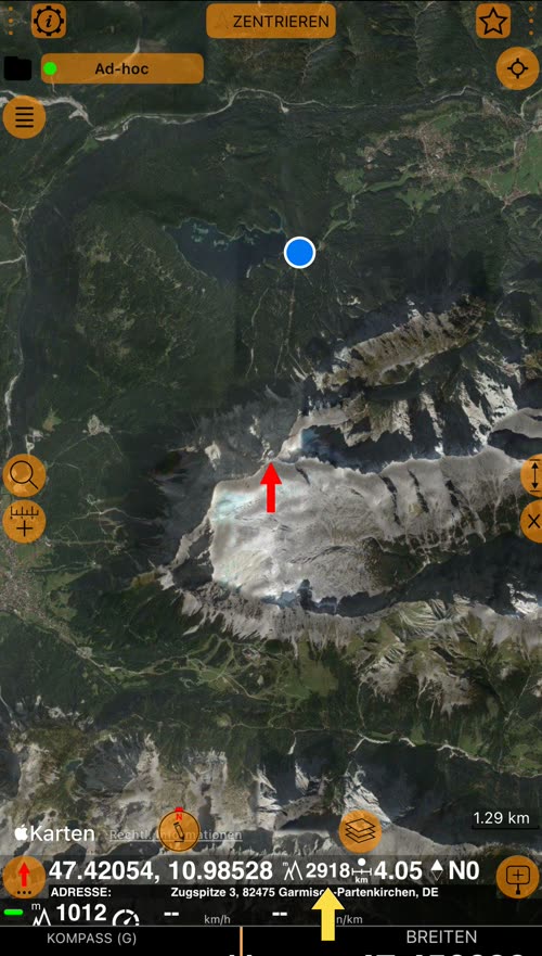 Der rote Pfeil auf der Zugspitze; ein gelber Pfeil zeigt auf die Höhe, 2918 m, in der Zeile unter der Karte, neben 47.42054, 10.98528, 4,05 km, N0 und der Adresse Zugspitze 3