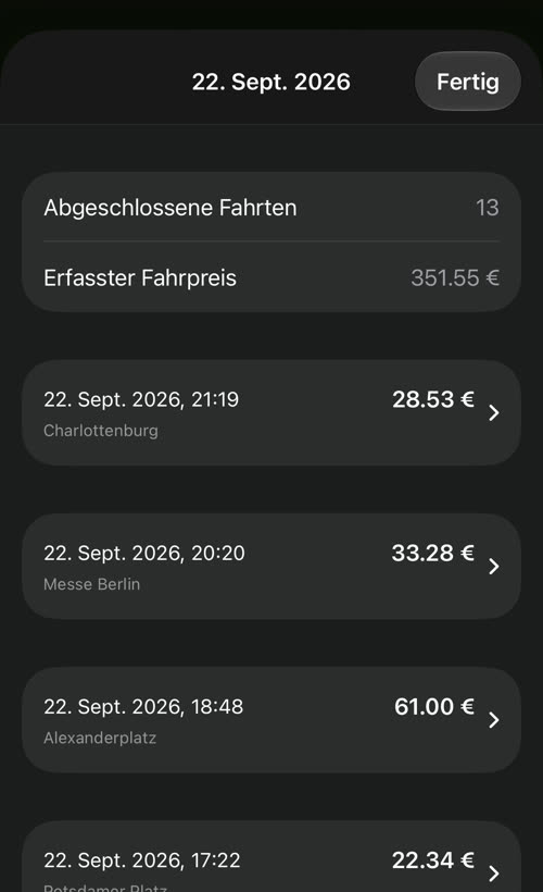 Die Fahrten vom 22. September: dreizehn Fahrten, 351.55 €, jede mit Uhrzeit, Betrag und Einstiegsgebiet wie Charlottenburg, Messe Berlin oder Alexanderplatz