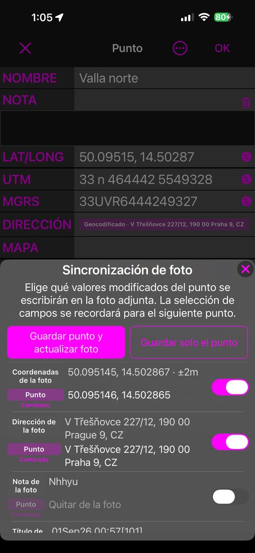 La hoja Sincronización de foto al guardar: Guardar punto y actualizar foto, Guardar solo el punto, y una fila por campo con el valor de la foto encima del valor del punto, cada una con un interruptor