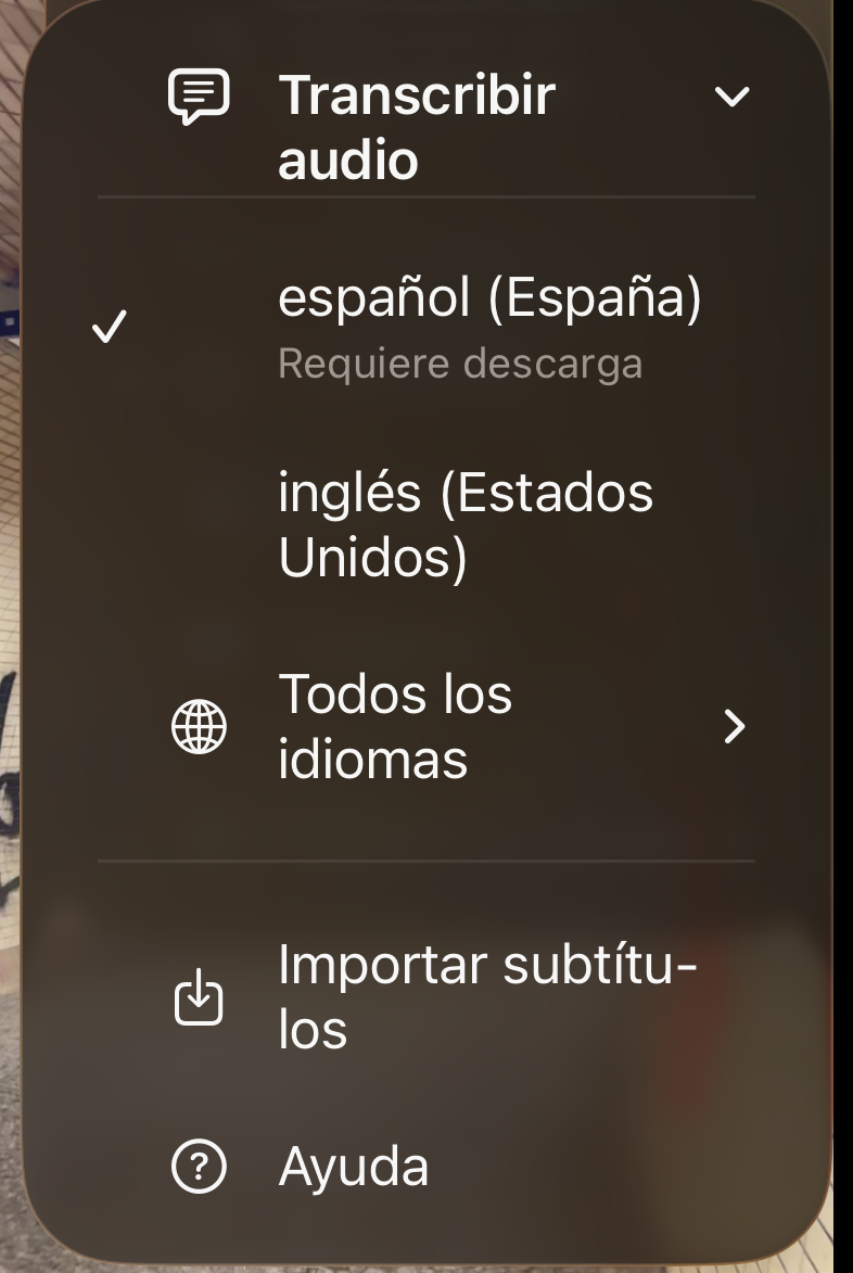 Lista de idiomas de transcripción encabezada por los idiomas propios, seguida de Todos los idiomas, Importar subtítulos y Ayuda