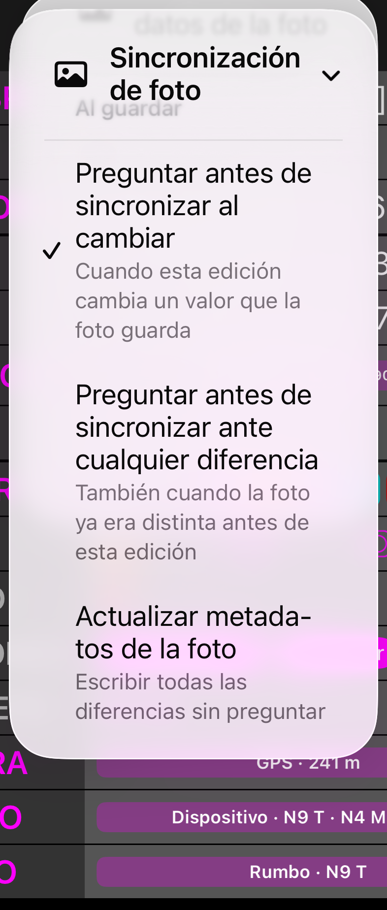 La sección Al guardar del menú Sincronización de foto, con sus cuatro opciones