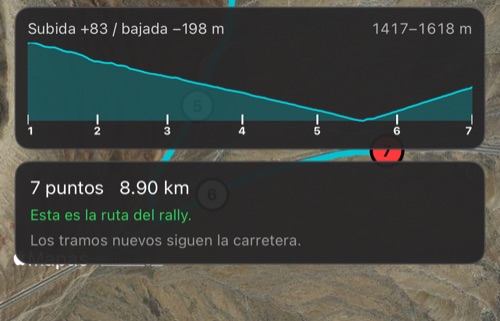 La franja del perfil del terreno con el desnivel, la franja de altitudes y los números de los puntos, sobre la tarjeta de estado