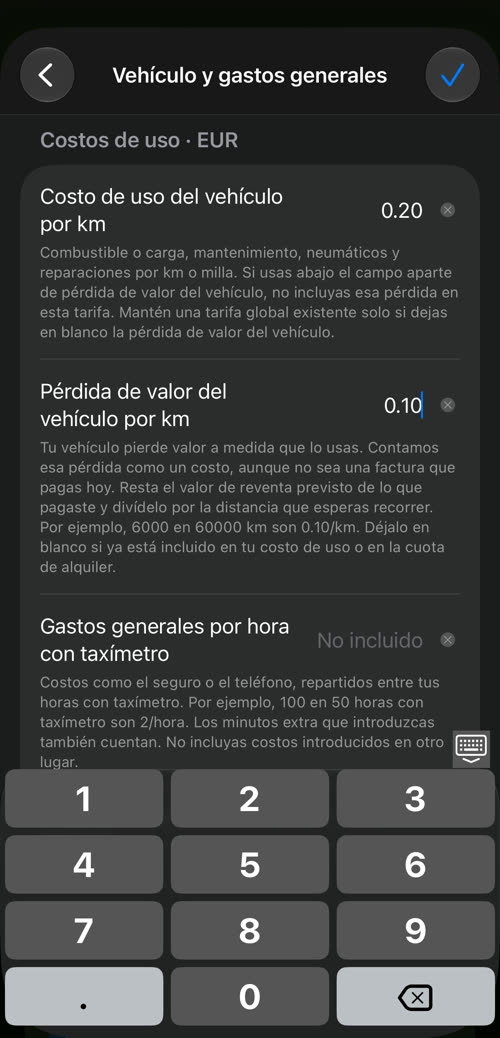 Escribiendo 0.20 en el costo de uso del vehículo y 0.10 en la pérdida de valor del vehículo con el teclado de la app
