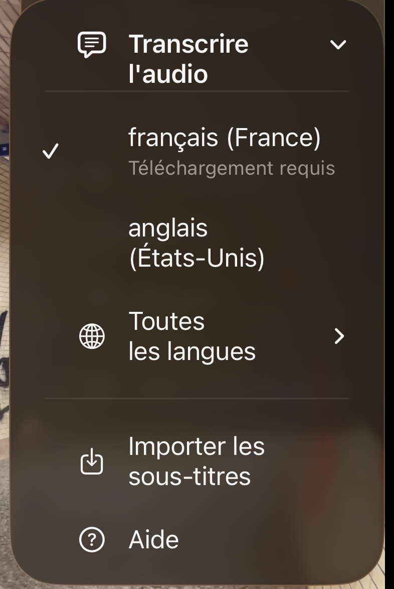 Liste des langues de transcription commençant par les langues de l&rsquo;utilisateur, suivie de Toutes les langues, Importer les sous-titres et Aide
