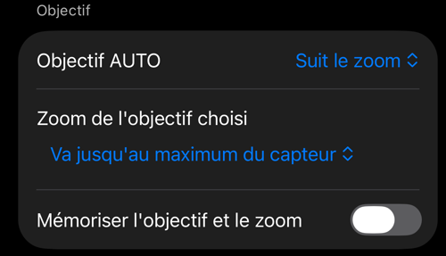Réglages des commandes du viseur : la section Objectif avec le réglage Objectif AUTO et Mémoriser l’objectif et le zoom