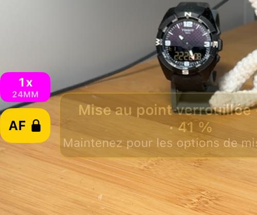 Le bouton AF verrouillé, jaune avec le cadenas fermé, et la confirmation « Mise au point verrouillée · Large · 42 % »