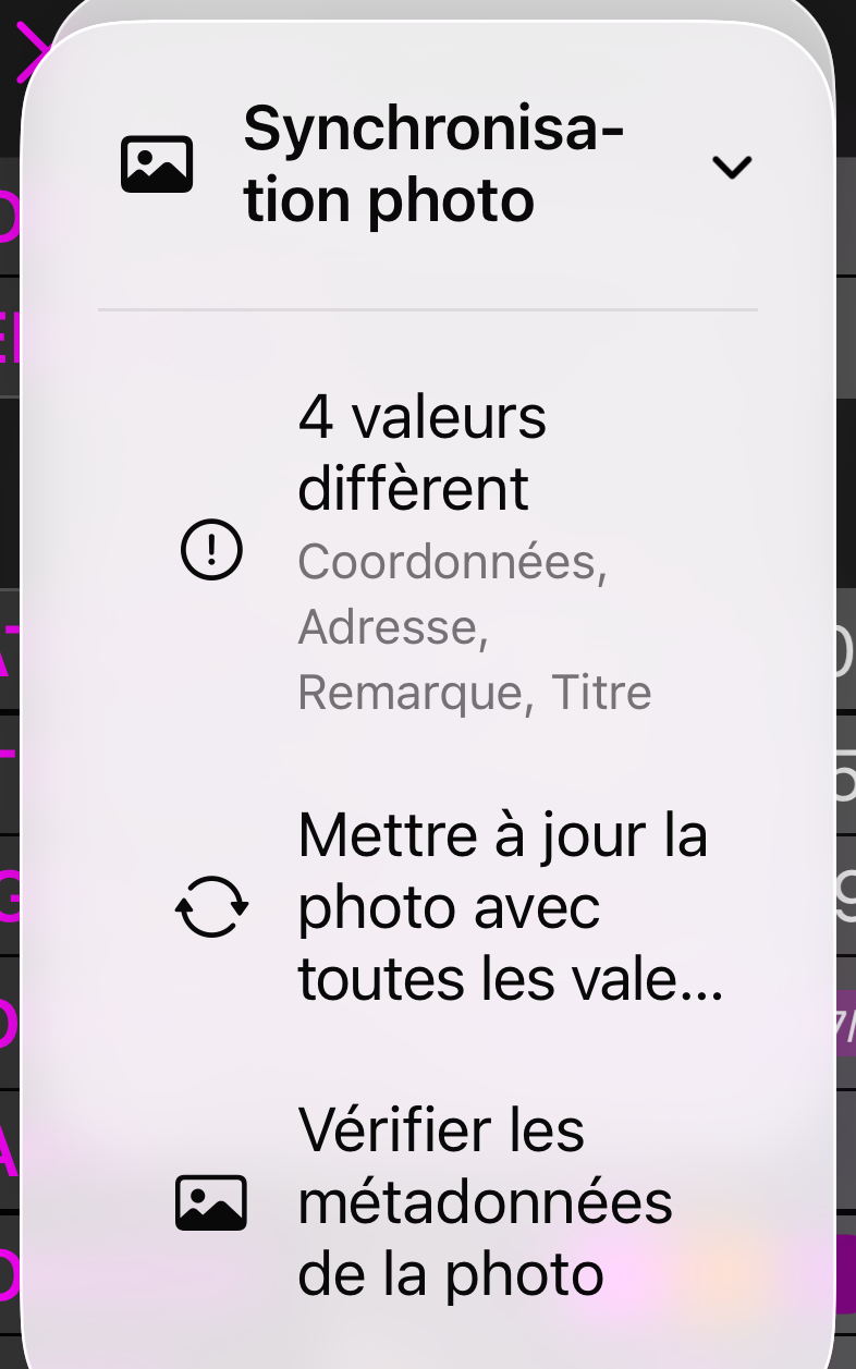 Le menu Synchronisation photo : une ligne d&rsquo;état indiquant 3 valeurs diffèrent, Mettre à jour la photo avec toutes les valeurs du point, et Vérifier les métadonnées de la photo