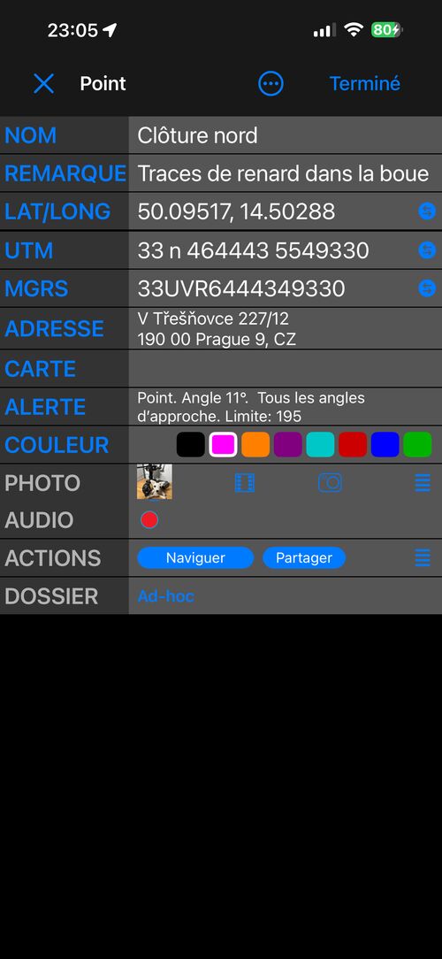 L&rsquo;éditeur de point en vue Simple : NOM, REMARQUE, LAT/LONG, UTM, MGRS, ADRESSE, CARTE, COULEUR, PHOTO, AUDIO, ACTIONS et DOSSIER, une ligne chacun