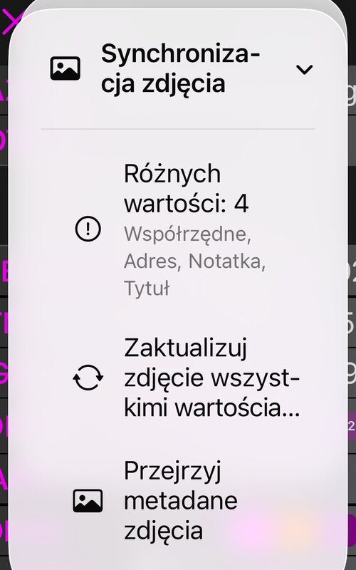 Menu Synchronizacja zdjęcia: wiersz stanu „3 wartości się różnią”, Zaktualizuj zdjęcie wszystkimi wartościami punktu oraz Przejrzyj metadane zdjęcia