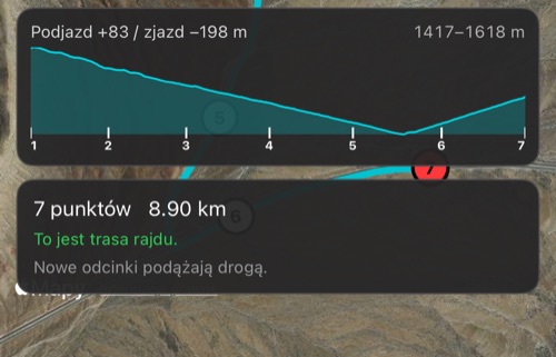 Pasek profilu terenu z podjazdem i zjazdem, pasmem wysokości i numerami punktów, nad kartą stanu