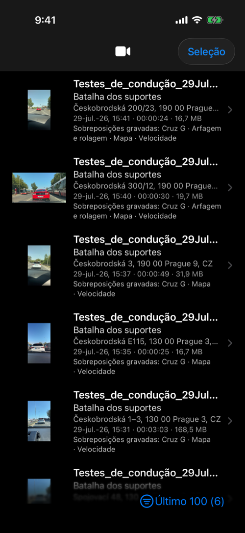 Biblioteca de vídeos com gravações guardadas, miniaturas, metadados e sobreposições gravadas